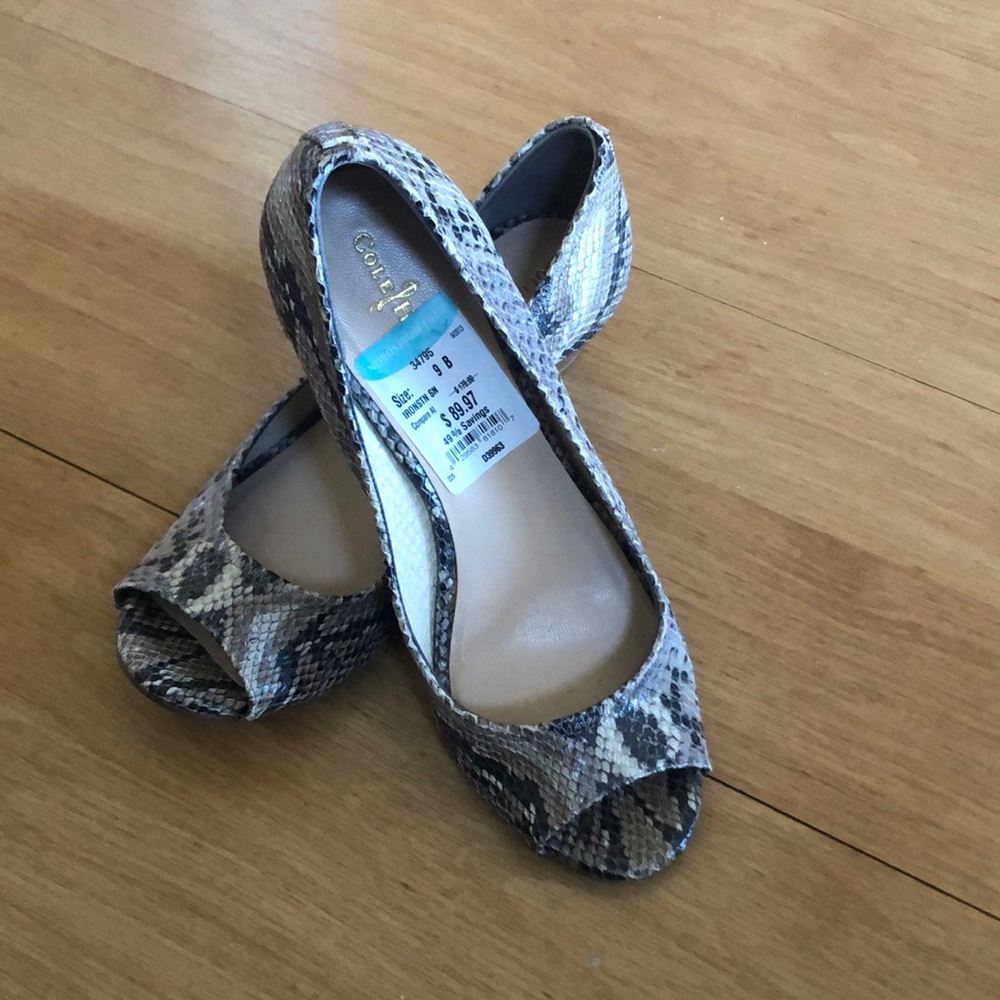 Open toe women shoes